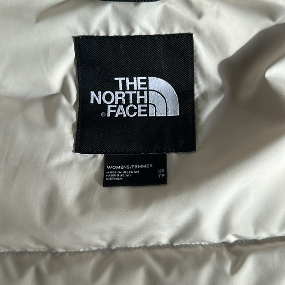 Women’s north face Aconcagua vest - Picture 2 of 2